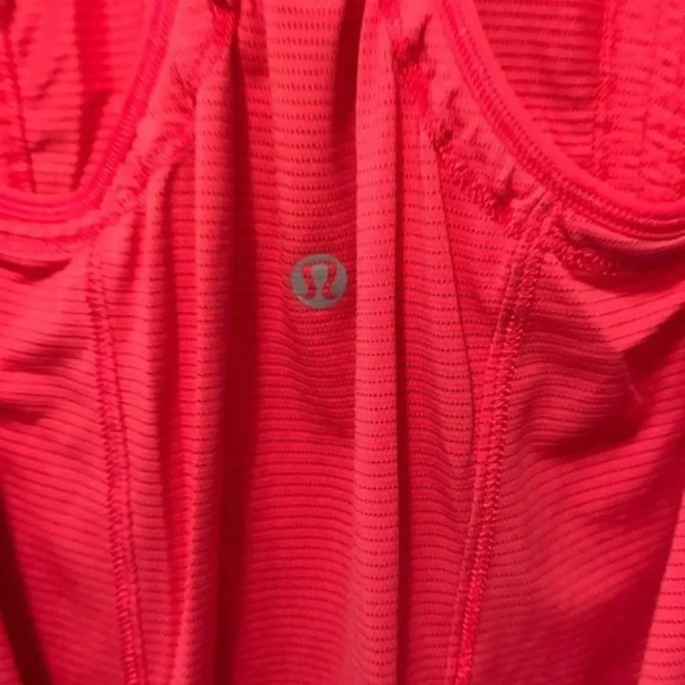 *30off3* NWOT. Lululemon workout coral top